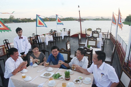 Cruise On Huong River With Dinner (No Royal Dress)
